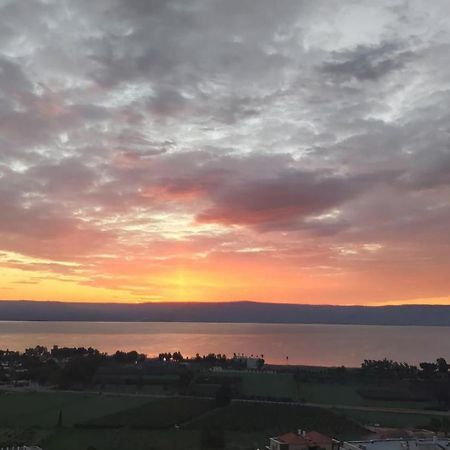 Апартаменты דירת נופש נוף לכנרת Мигдаль Экстерьер фото